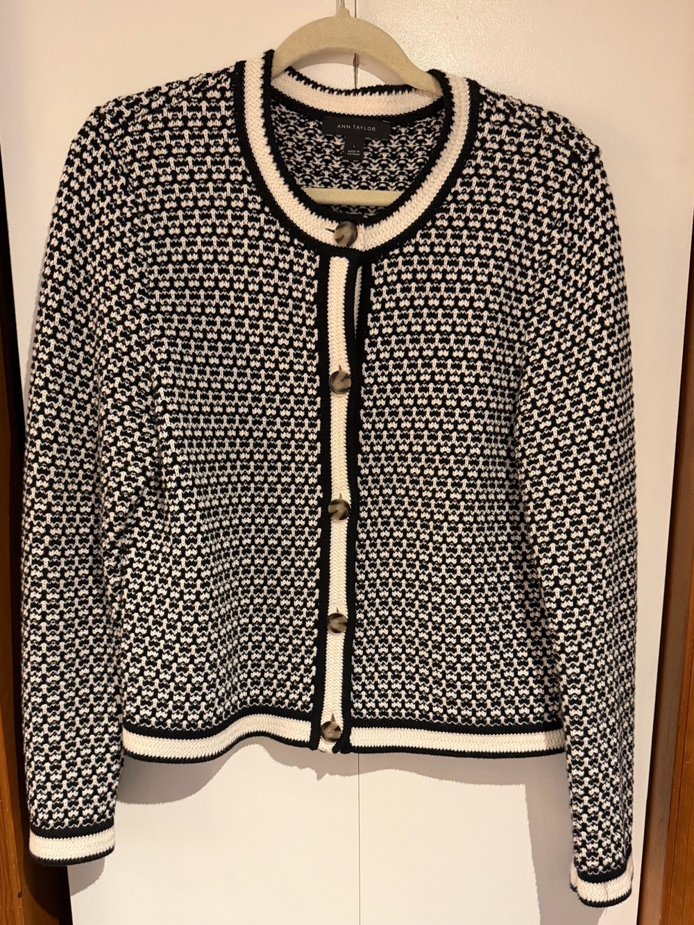 Ann Taylor Black & White Textured Knit Cardigan Tortoiseshell Buttons Large